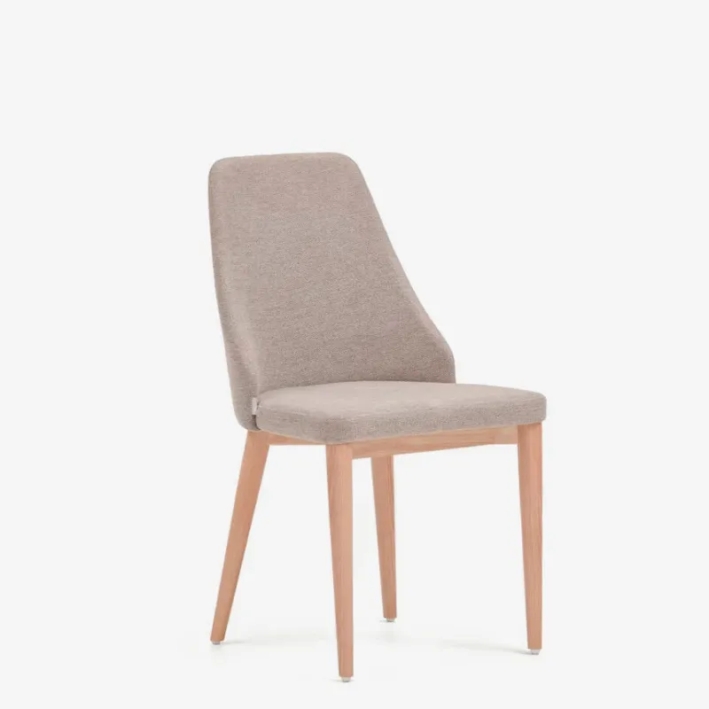 Silla Rosie de chenilla y patas de madera maciza de fresno con acabado natural - marrón en Marrón, Natural - Sillas, Uruguay | Kavehome