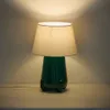 Lámpara de mesa Odra de cerámica crudo acabado brillante - verde acabado brillante en Verde - Lámparas de mesa, Uruguay | Kavehome, vista 2 de 6