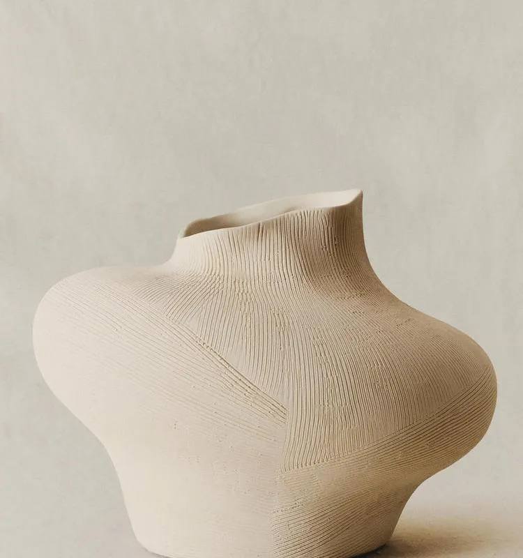 JARRÓN CERÁMICA IRREGULAR en Beige - Jarrones, Uruguay | Zara Home