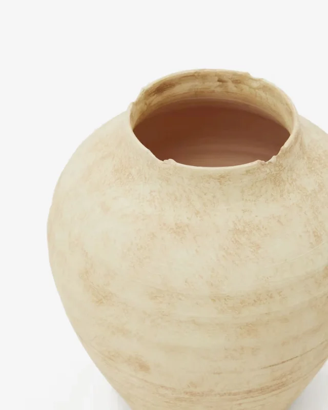 Jarrón Silbet de cerámica beige 19 cm en Beige - Jarrones, Uruguay | Kavehome, vista 3