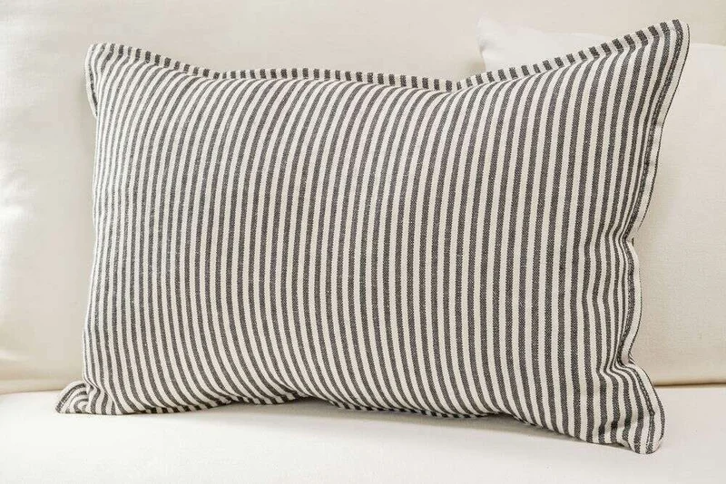 ALMOHADON LINO ALTO GRAMAJE RAYADO GRIS OSCURO - 70 X 43 CMS en Gris - Textiles, Uruguay | La Iberica, vista 6