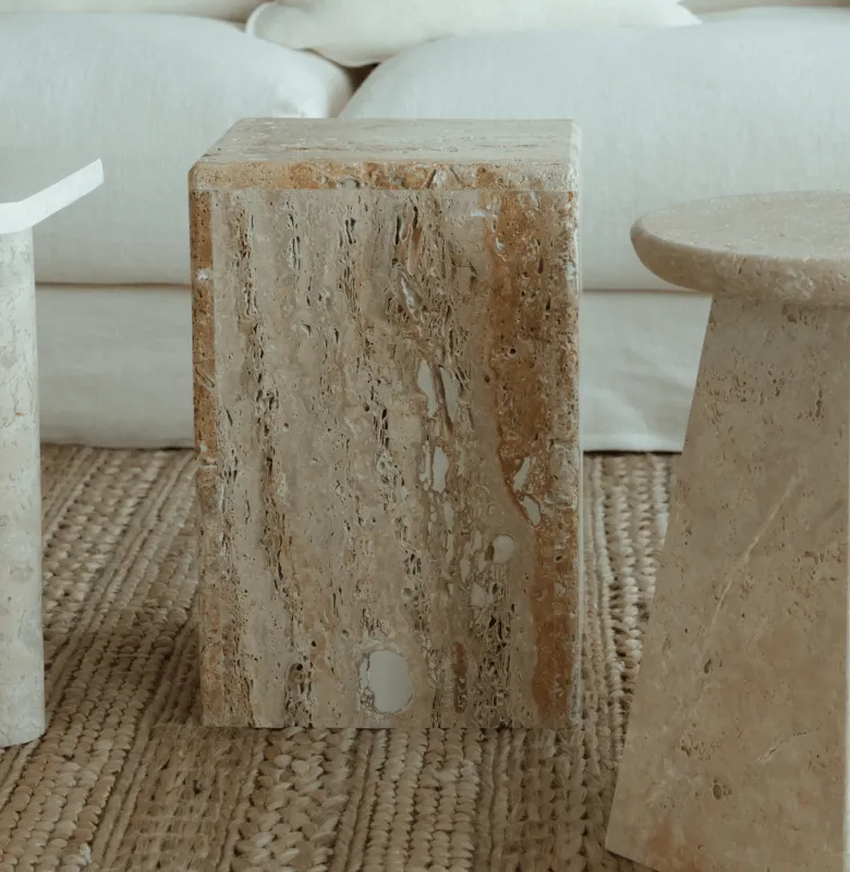 BANCO CESAR TRAVERTINO en Beige - Butacas, banquetas y puffs, Uruguay | Masinfinito Casa