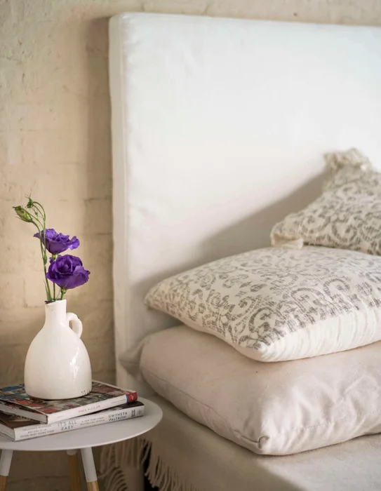 RESPALDO CON FUNDA DESMONTABLE - JEAN BLANCO LAVABLE en Blanco - Respaldos de cama, Uruguay | La Iberica