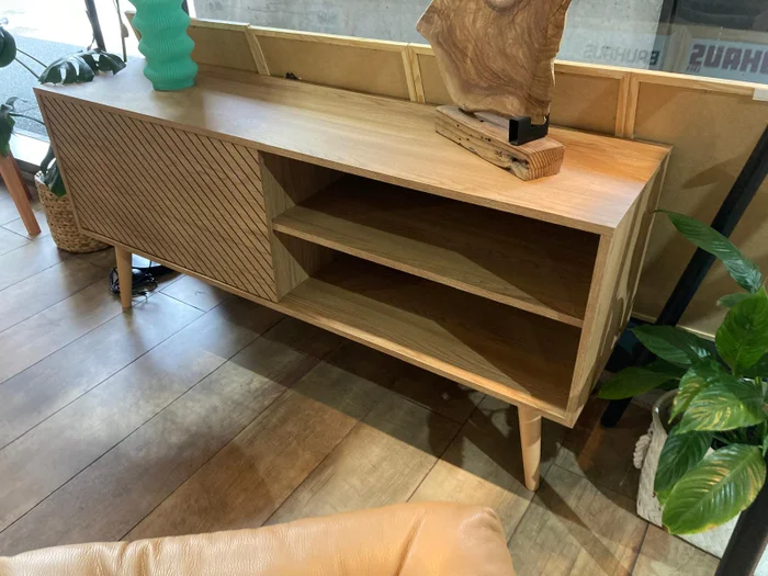 Rack Brissel 135cm - Olmo en Madera natural - Muebles para TV, Uruguay | Berna home, vista 3