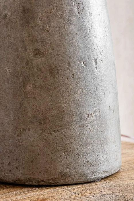 LAMPARA INES - CEMENTO en Gris - Lámparas de mesa, Uruguay | La Iberica, vista 2