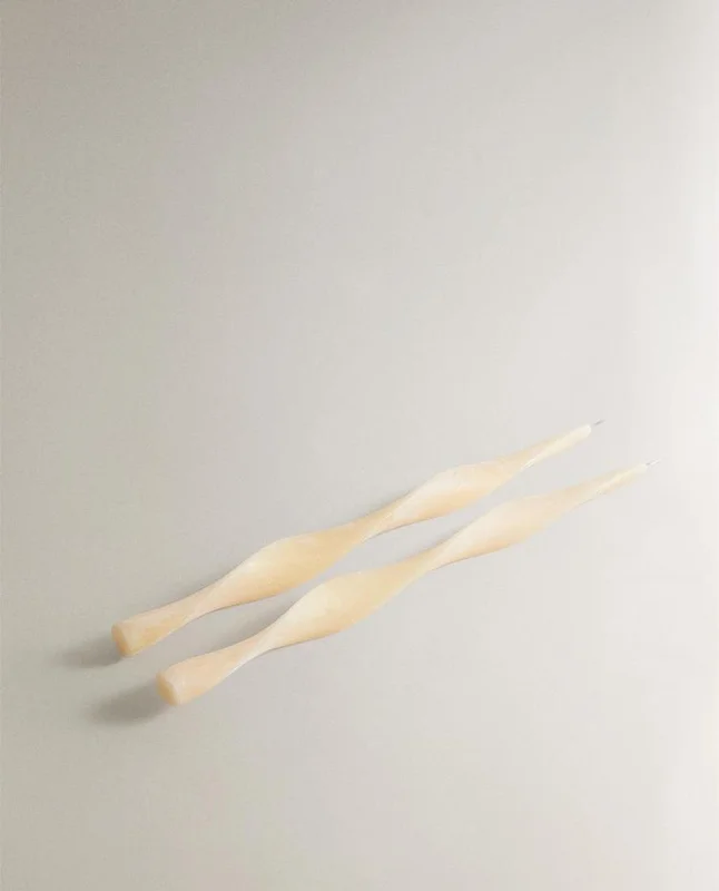 PACK VELAS DECORATIVAS TORSIONADAS (PACK DE 2) en Beige - Velas y Portavelas, Uruguay | Zara Home, vista 3