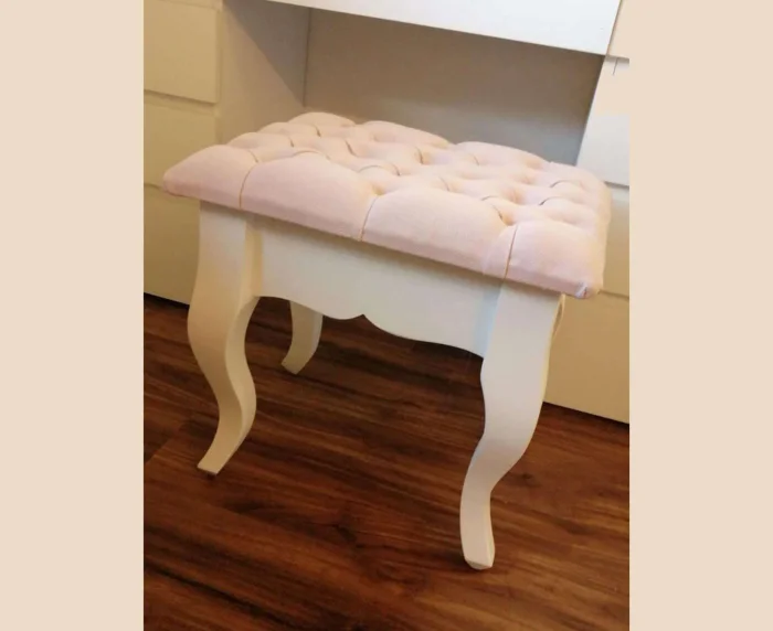 Banquetita Pata Curva - Butacas, banquetas y puffs, Uruguay | Viladecó Muebles