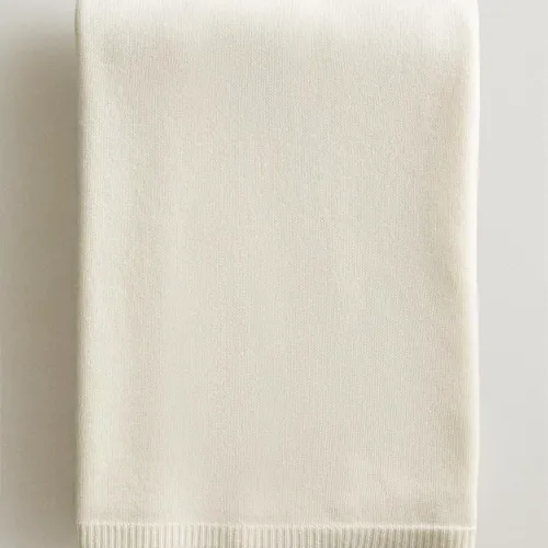 MANTA CASHMERE en Beige - Textiles, Uruguay | Zara Home