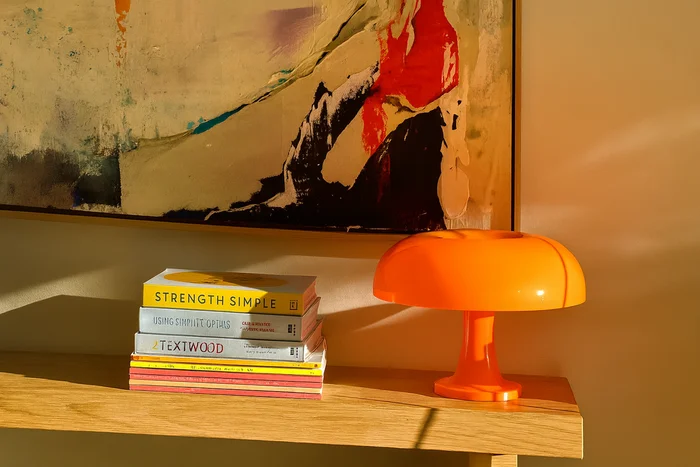 Lampara de mesa NESSO en Naranja - Lámparas de mesa, Uruguay | Simple Deco