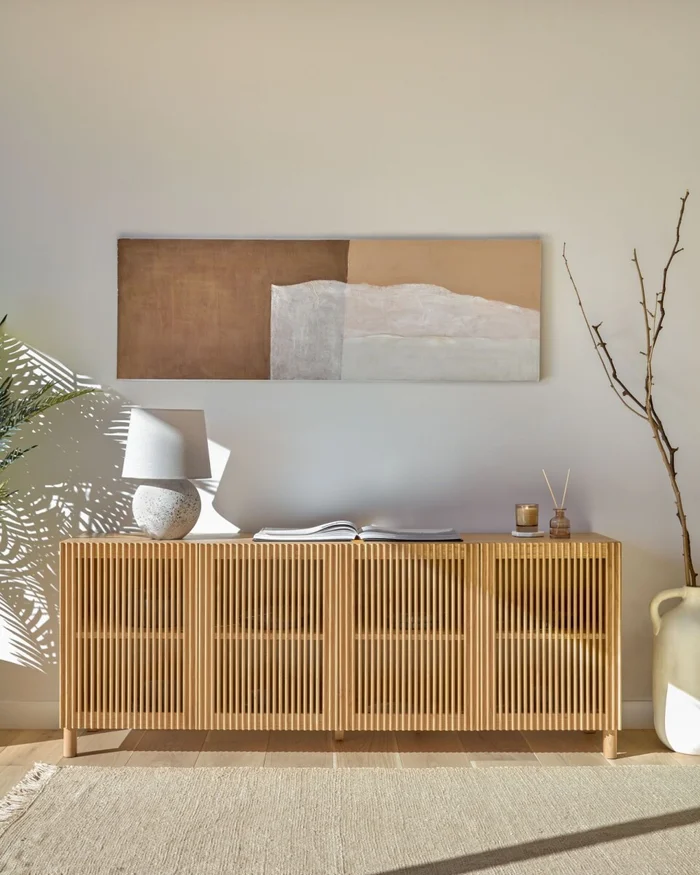 Aparador Beyla de madera maciza y chapa de roble 180 x 71,5 cm FSC 100 % en Madera natural - Aparadores y recibidores, Uruguay | Kavehome, vista 2