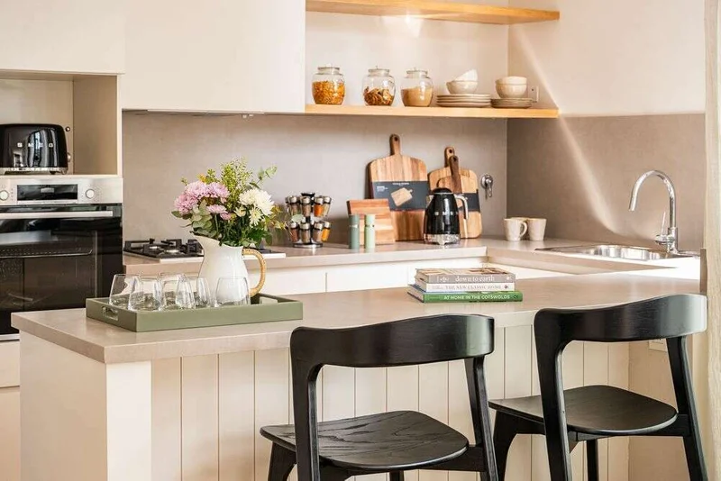 SILLA DE BAR BONHAM - NEGRA en Negro - Sillas, Uruguay | La Iberica, vista 9