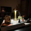 Lámpara de Mesa Samoa Portátil Recargable Gold en Dorado - Lámparas de mesa, Uruguay | Serlux, vista 6 de 8