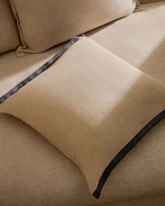 Almohadón Suerta 100% lino beige - y azul 45 x 45 cm en Amarillo - Textiles, Uruguay | Kavehome, vista 3