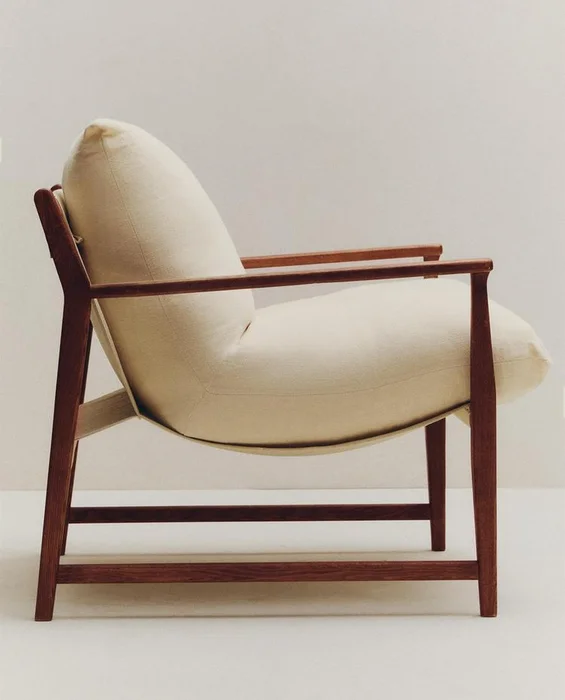 BUTACA MADERA Y COJÍN DESENFUNDABLE en Beige - Butacas, banquetas y puffs, Uruguay | Zara Home