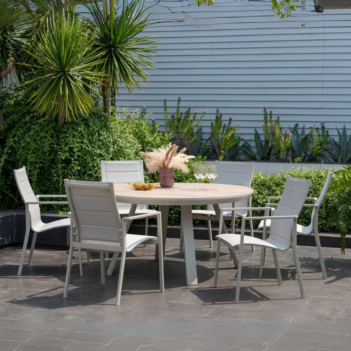 Mesa redonda de Patio Diámetro 141cm - Urbanite - Beige en Beige - Muebles para el exterior, Uruguay | Rústico Hogar, vista 2