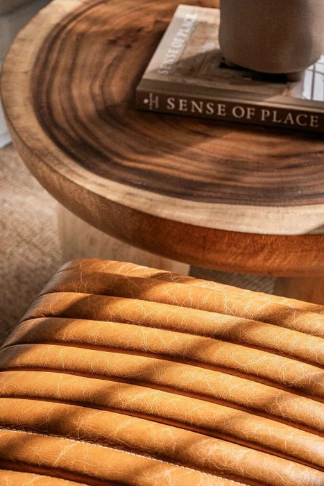 PUFF JAGGER - CUERO ITALIANO CARAMELO en Marrón - Butacas, banquetas y puffs, Uruguay | La Iberica, vista 5