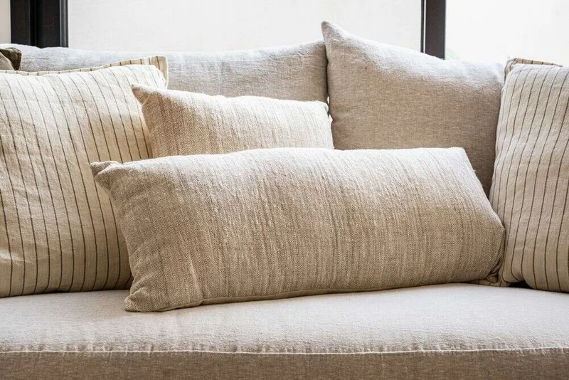 ALMOHADON LIRIO - 45 X 45 CMS en Beige - Textiles, Uruguay | La Iberica, vista 7