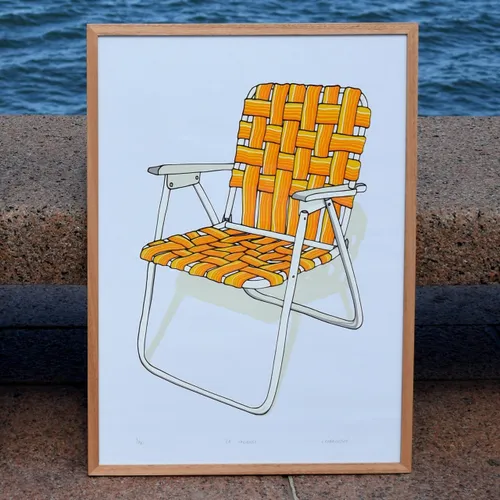 Silla amarilla en Naranja - Láminas, Uruguay | Mara Estudio