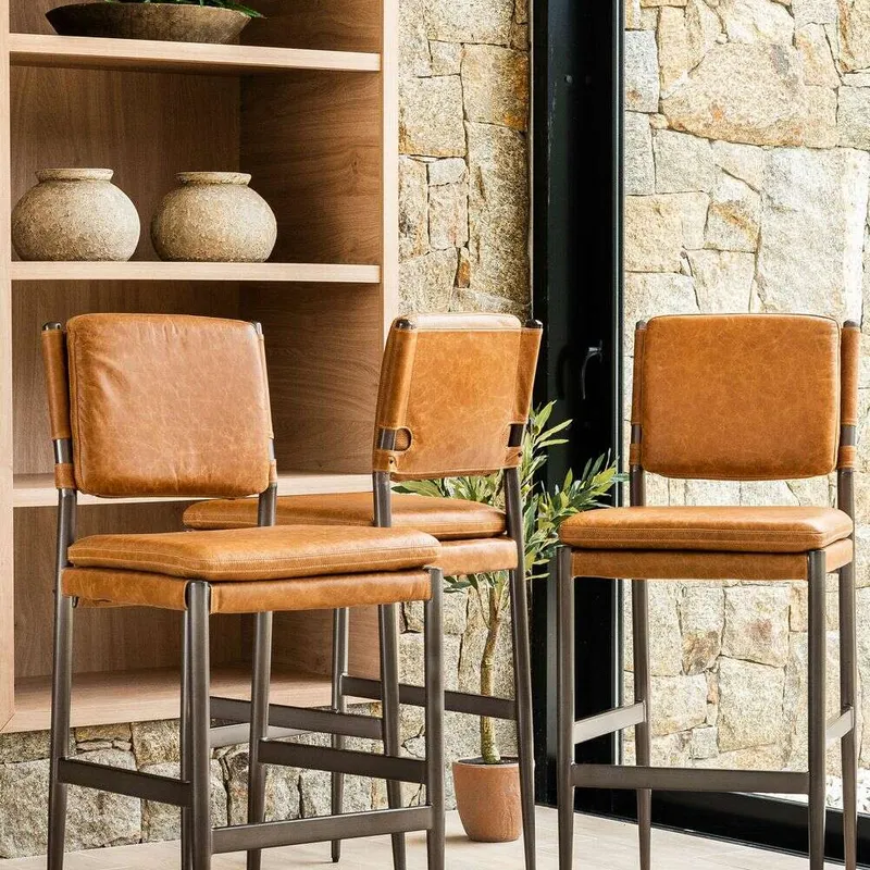 SILLA DE BAR CLUB - CUERO ITALIANO CARAMELO en Marrón - Sillas, Uruguay | La Iberica