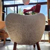 Pelican Chair Sheepskin | Finn Juhl en Blanco - Butacas, banquetas y puffs, Uruguay | Mad for Modern, vista 2 de 2