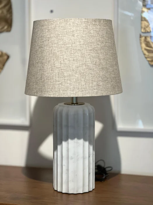 Lampara tubular marmol en Blanco - Lámparas de mesa, Uruguay | FMB