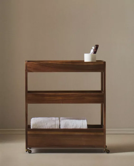 MUEBLE ALMACENAJE ALARGADO en Madera natural - Aparadores y recibidores, Uruguay | Zara Home