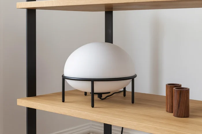 Lampara de mesa PUMP en Blanco - Lámparas de mesa, Uruguay | Simple Deco, vista 3