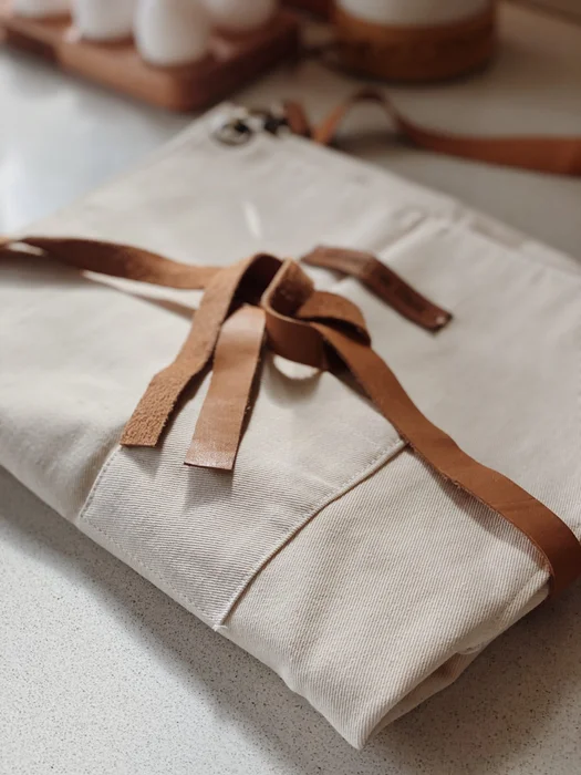 Delantal con cuero - Textiles, Uruguay | Dreams On Time