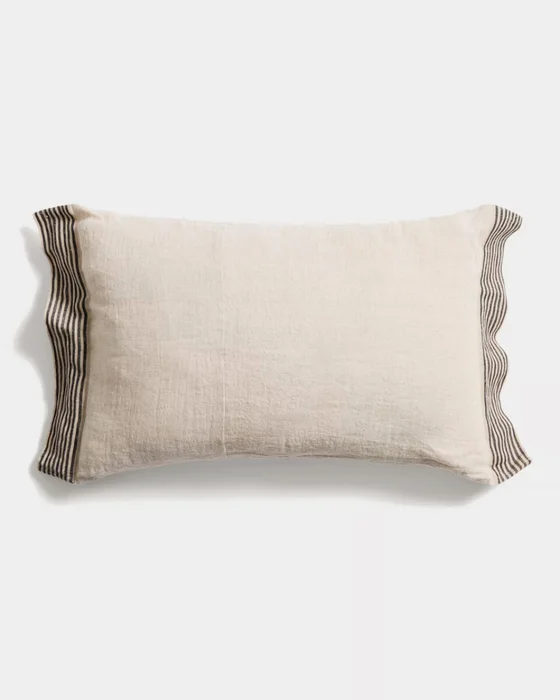 Almohadón Disea de lino - beige con detalle de rayas negras, 40 x 60 cm en Naranja - Textiles, Uruguay | Kavehome