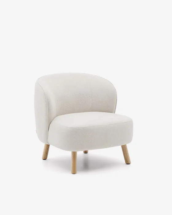 Butaca Ulit de chenilla - beige y patas de madera maciza haya acabado natural en Rojo - Butacas, banquetas y puffs, Uruguay | Kavehome