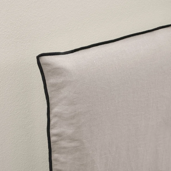 Respaldo con funda con vivos pestaña en Blanco - Dormitorio, Uruguay | Pieza Clave, vista 18