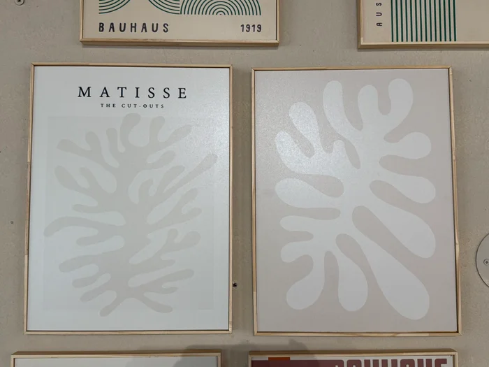 Kit 2 Cuadros - Matisse Beige/Blanco - 30 x 40 en Blanco / Beige / Negro – Material Marco: Pino – Moldura Caja - Decoración de pared, Uruguay | Berna home, vista 2