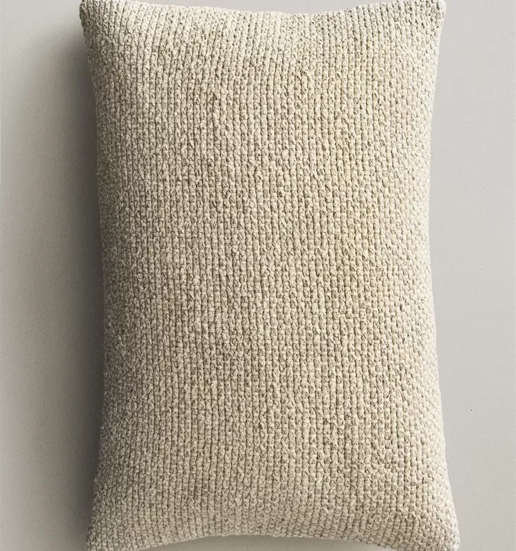 FUNDA COJÍN TRENZADA en Beige - Textiles, Uruguay | Zara Home