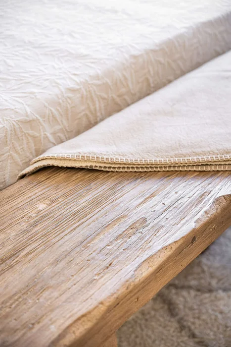 BANCO ISIDRO - OLMO - 1.10 X 33 en Madera natural - Butacas, banquetas y puffs, Uruguay | La Iberica, vista 5
