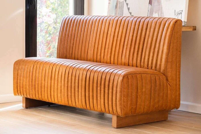 SILLON DE COMEDOR FERRARO - CUERO ITALIANO CARAMELO - 1.53 MTS en Marrón - Sillones y sofás, Uruguay | La Iberica, vista 7