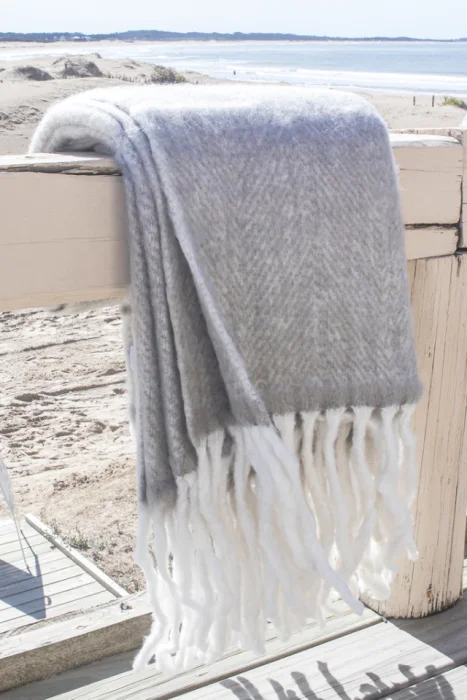 THROW BLEND LANA Y MOHAIR BEIGE en Beige - Textiles, Uruguay | Sentido Jose Ignacio