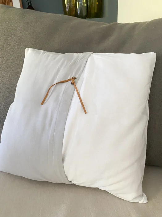 Funda de almohadón gris y blanco en Gris - Textiles, Uruguay | Dreams On Time