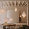 Pantalla para lámpara de techo Hila de papel blanco y chapa de madera natural - Ø 55 cm en Blanco, Natural - Lámparas colgantes, Uruguay | Kavehome, vista 2 de 7