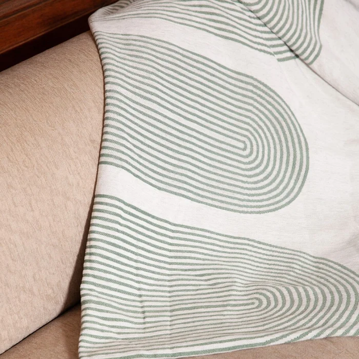 Manta para sillón y cama con diseños semicírculo verde - 180 x 300 cm en Verde - Textiles, Uruguay | Buho Store, vista 3
