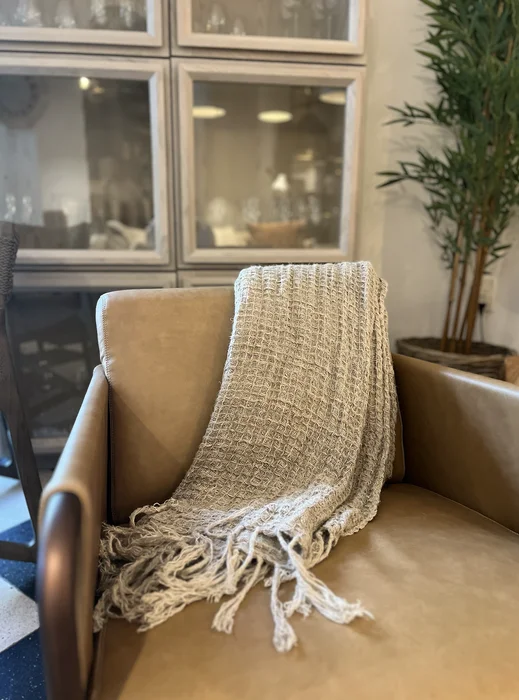 THROW RUSTICO BEIGE TEXTURIZADO en Gris - Textiles, Uruguay | Más Infinito Casa