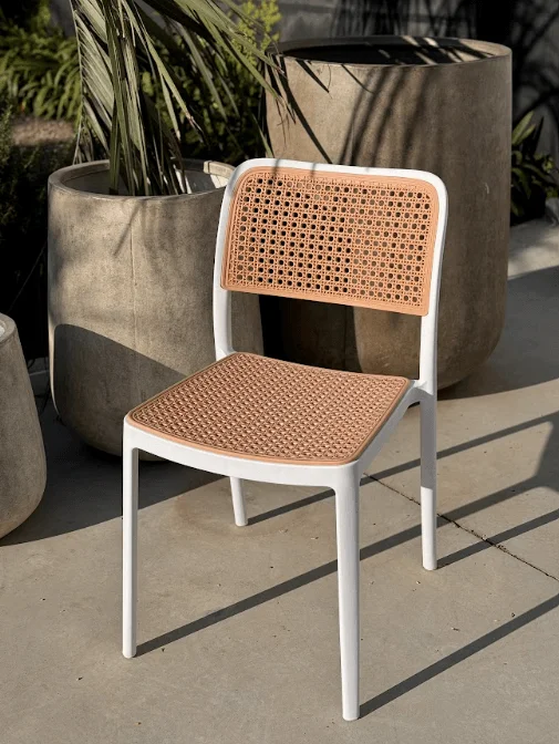 SILLA RATTAN PP BLANCA Y NATURAL  en Multicolor - Muebles para el exterior, Uruguay | Masinfinito Casa, vista 2