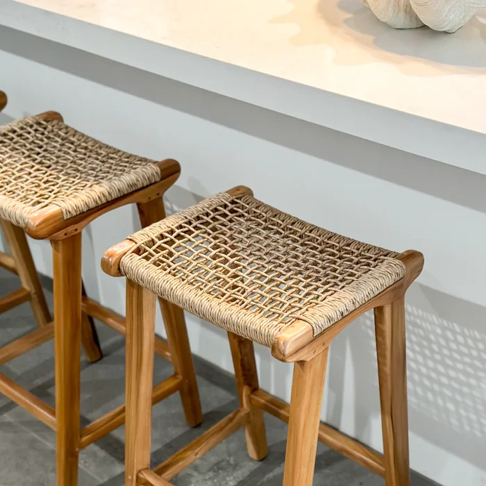Banqueta Lira Grande en Madera natural - Butacas, banquetas y puffs, Uruguay | Casakos, vista 5
