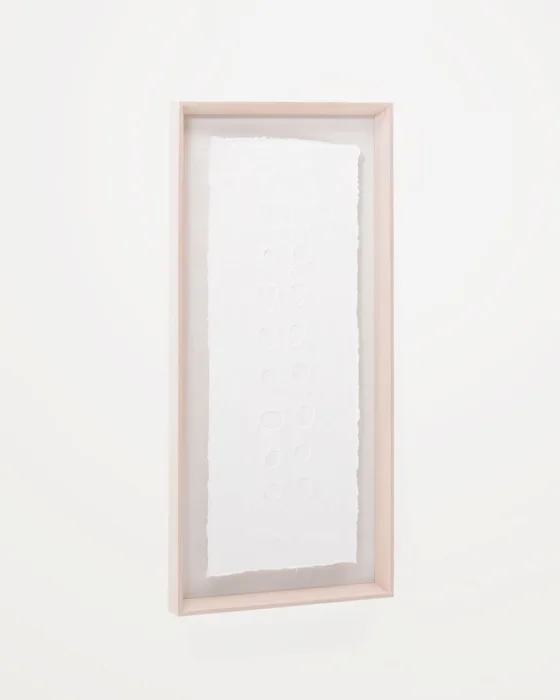 Cuadro abstracto Olvin de papel reciclado blanco con relieves hechos a mano - 44 x 94 cm en Blanco - Decoración de pared, Uruguay | Kavehome