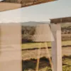 Lámpara de pie Benicarlo de madera de caucho con acabado natural y beige en Beige - Lámparas de pie, Uruguay | Kavehome, vista 3 de 7