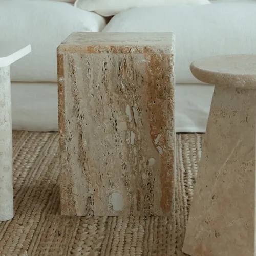 BANCO CESAR TRAVERTINO en Beige - Butacas, banquetas y puffs, Uruguay | Masinfinito Casa