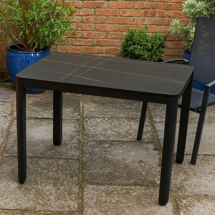 MESA DE EXTERIOR DARKSIDE Negro RECTANGULAR en Negro - Mesas de comedor, Uruguay | Viasono