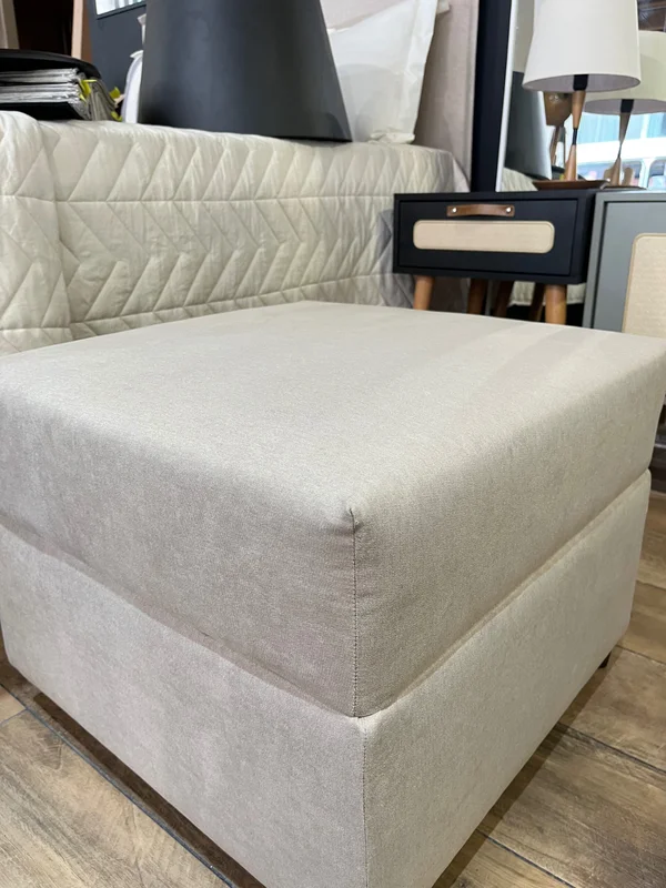 Puff Monaco - Beige en Madera natural - Sillones y sofás, Uruguay | Berna home, vista 3