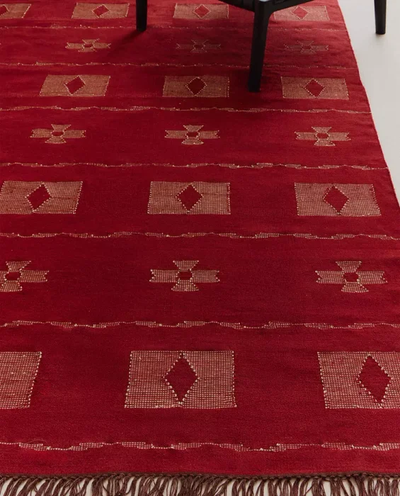 ALFOMBRA LANA Y RAFIA ESTAMPADO GEOMÉTRICO en Rojo - Alfombras, Uruguay | Zara Home