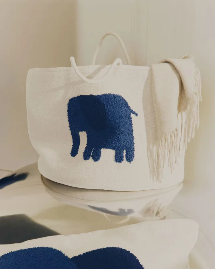Cesta Tandani de algodón beige con elefante azul 30 cm en Beige - Canastos, Uruguay | Kavehome, vista 2