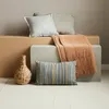 Almohadón KLOKKELYNG 45x45 gris en Gris - Textiles, Uruguay | JYSK, vista 2 de 4